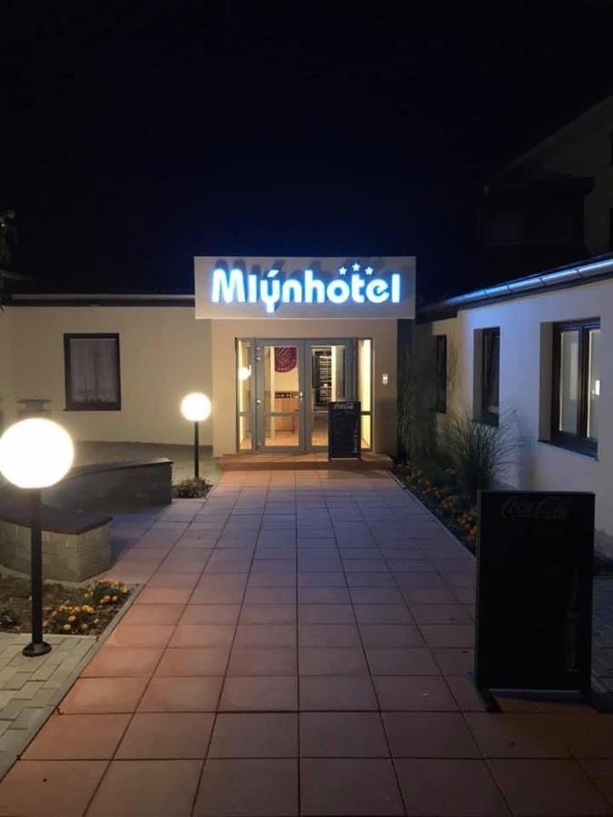 Hotel Mlyn - Jihlava Vílanec Exterior foto