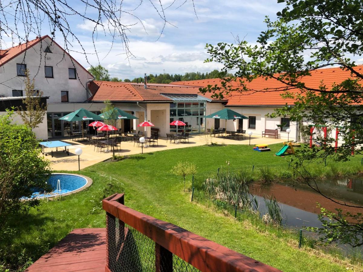 Hotel Mlyn - Jihlava Vílanec Exterior foto